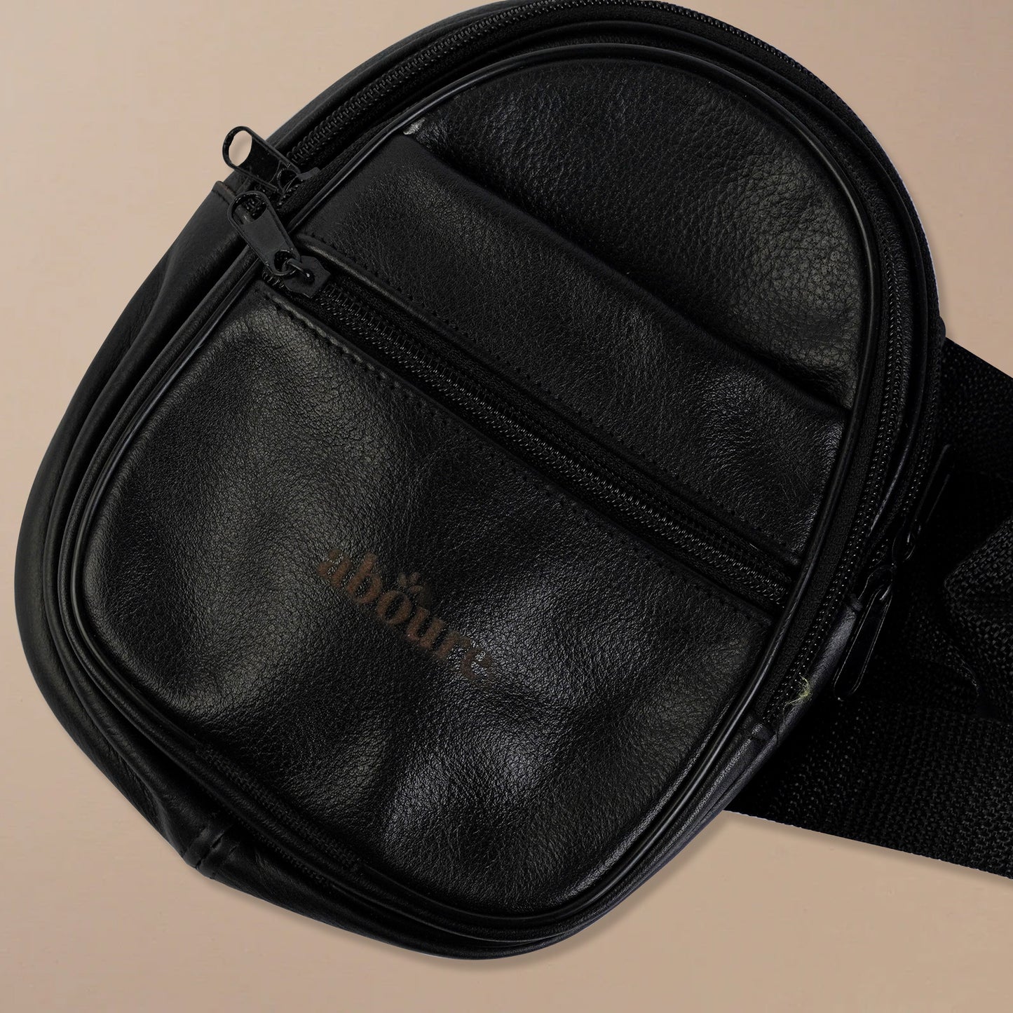 Travel crossbody leather bag