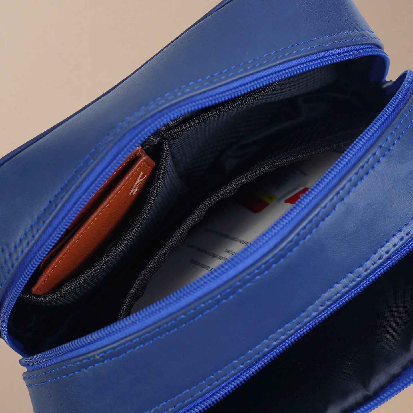 toiltery leather bag