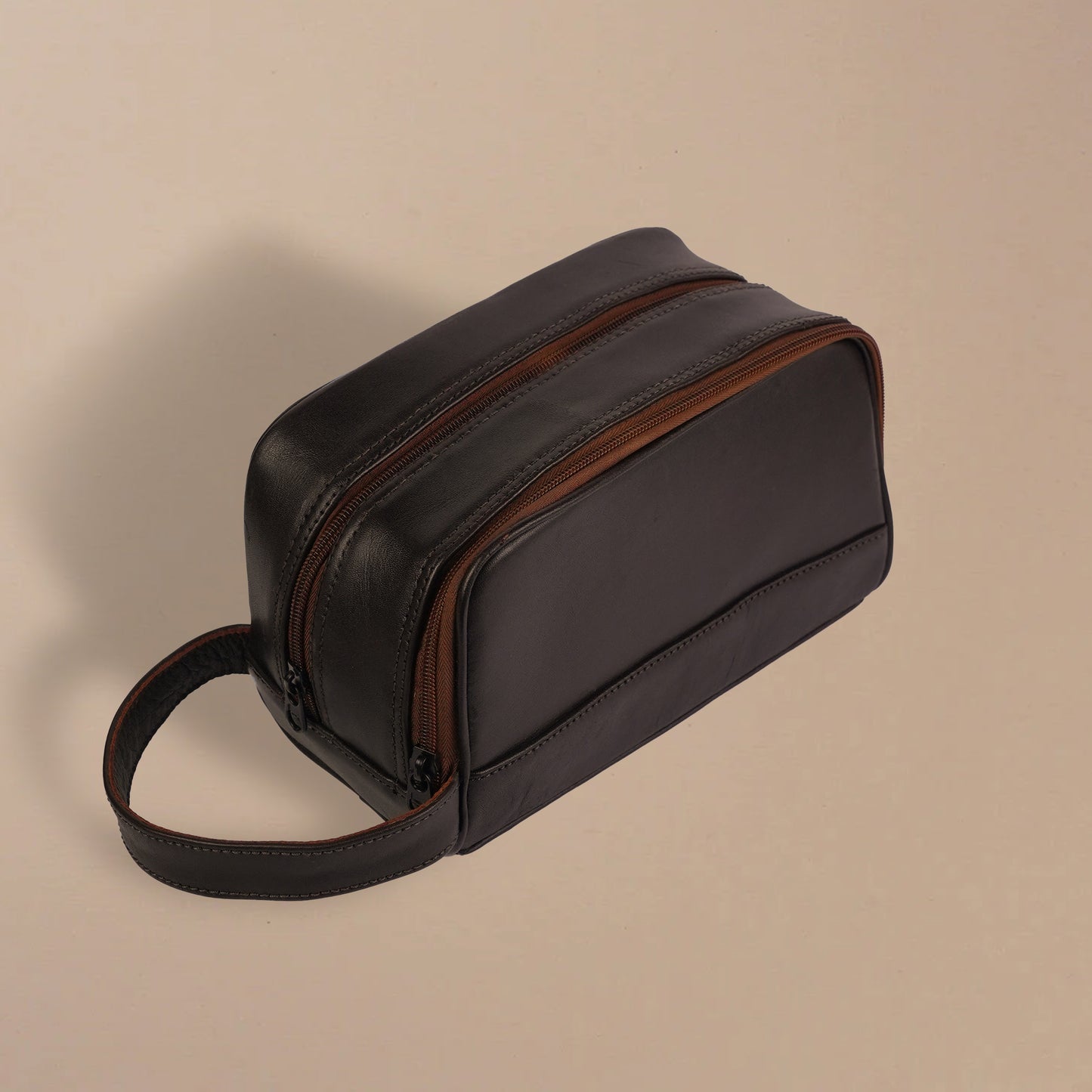 toiltery leather bag