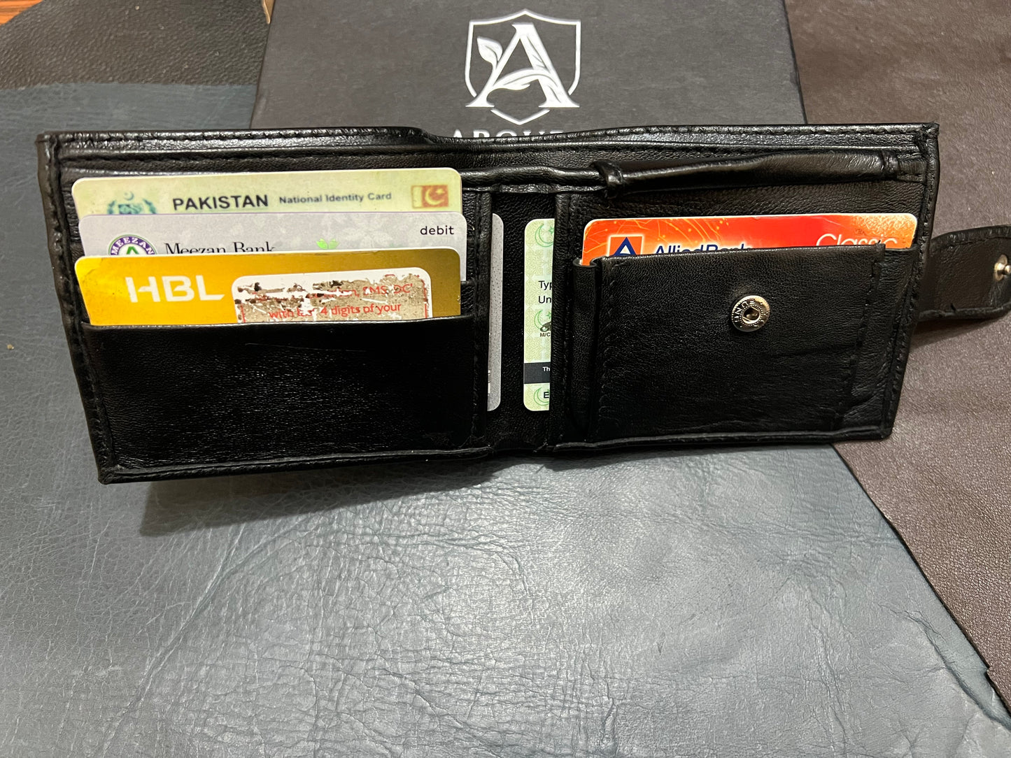 Snap lock-Leather wallet